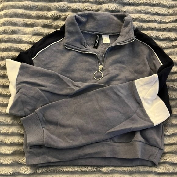 H&M Divided, long sleeve cropped sweatshirt with quarter zip, size XS - Picture 1 of 1